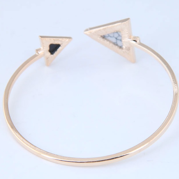 RENNE | Adjustable Triangle Marble Boho Bracelet - Picture 2 of 6